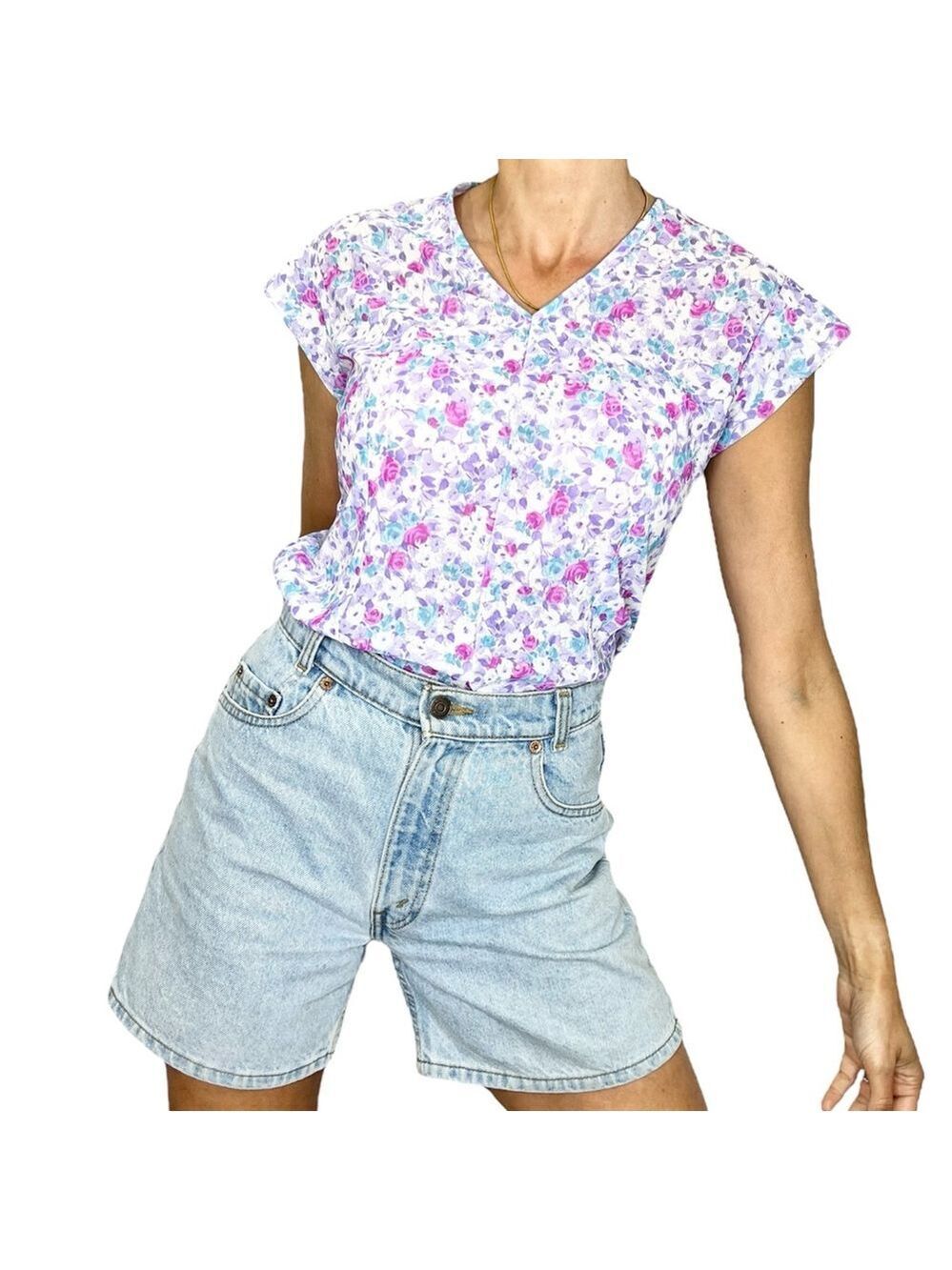 Vintage 70s 80s white pink purple blue floral cap sleeve crepe fitted v neck top